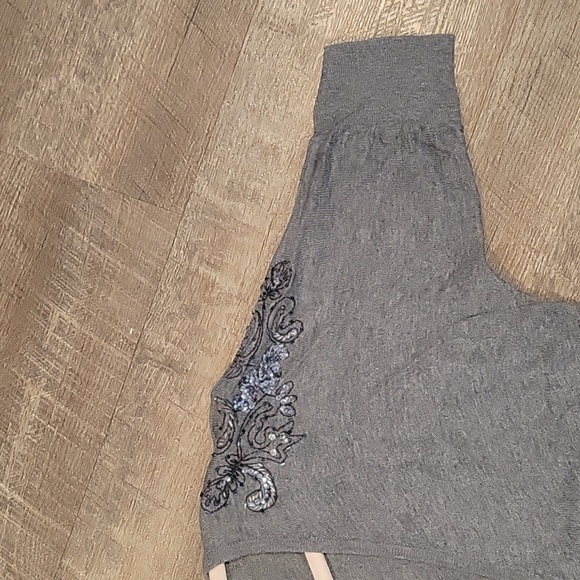 Sweater - Picture 2 of 5